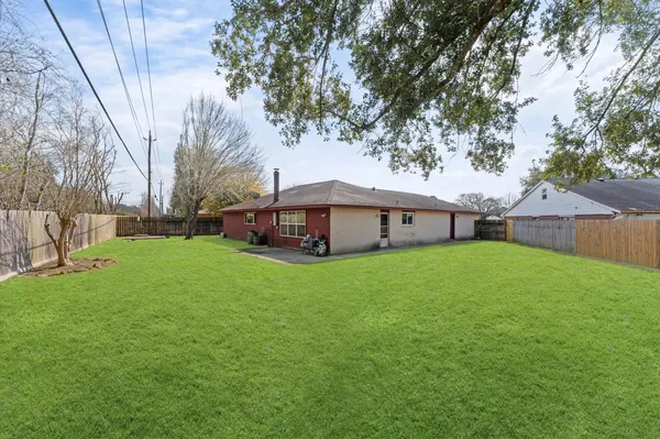 a view of a house with backyard and a sitting area