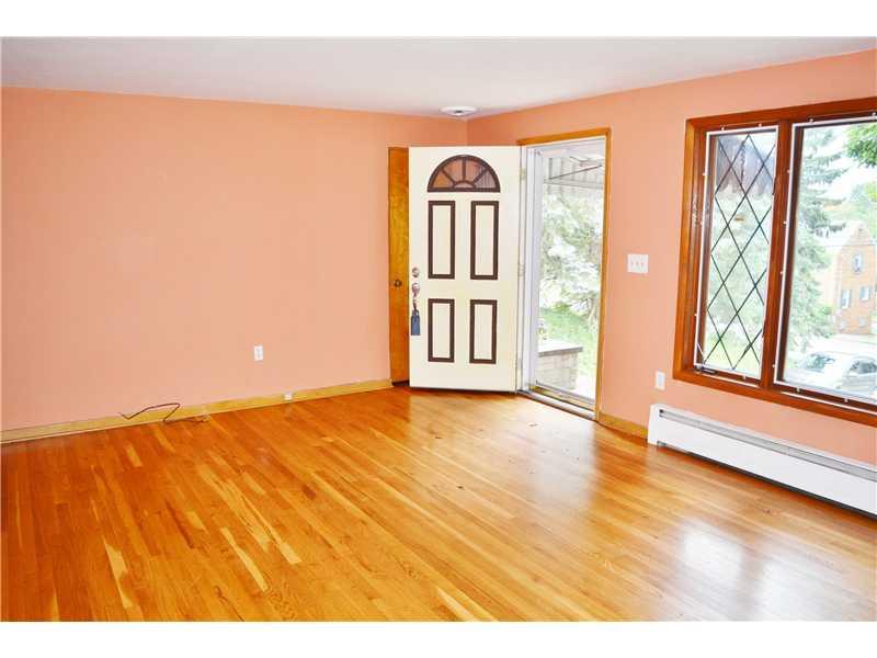 1248 Anderson Road Pittsburgh, PA 15209 - Photo 7 of 25 Living Room.