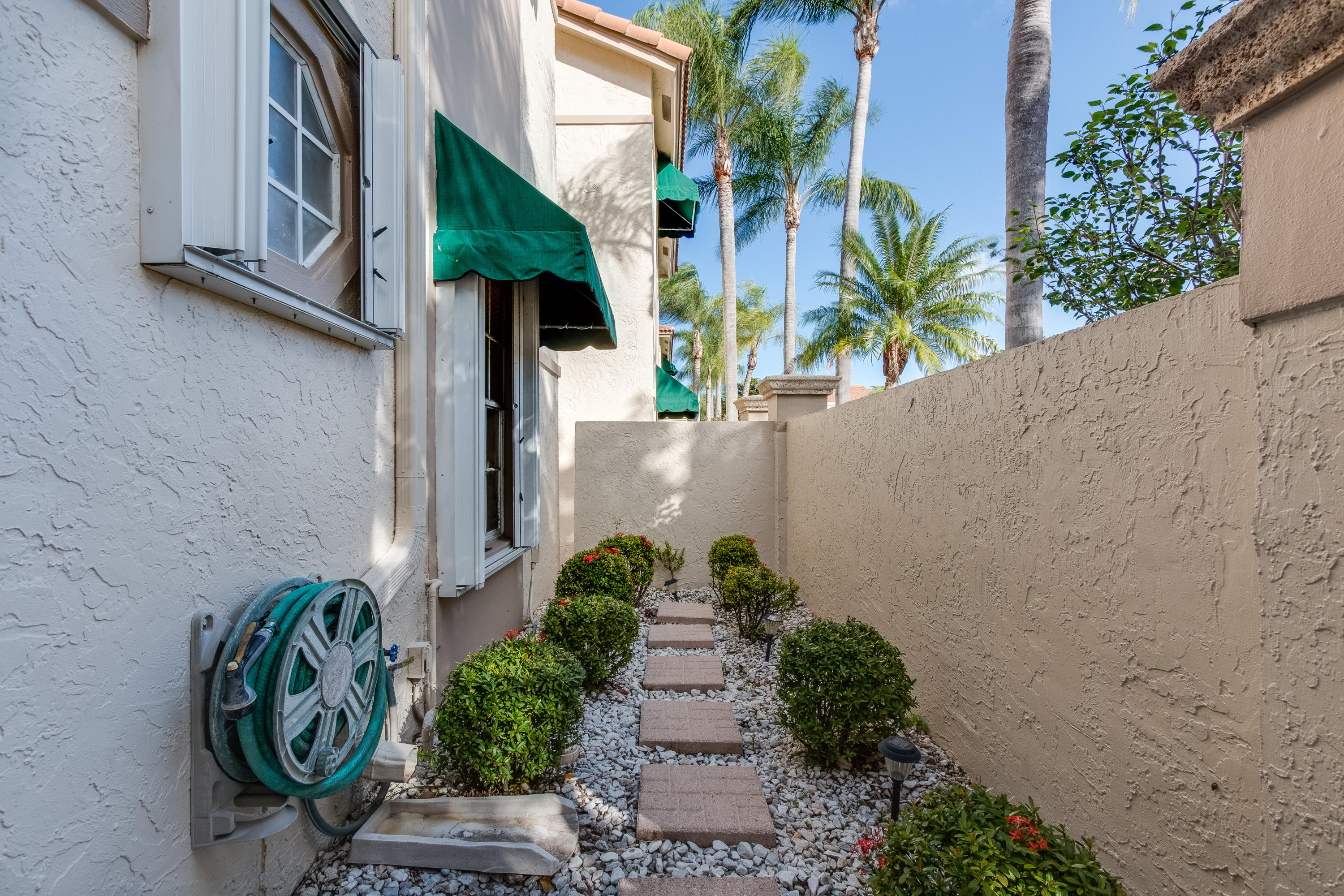 6612 Via Regina Boca Raton, FL 33433 - Photo 4 of 23 Front Patio