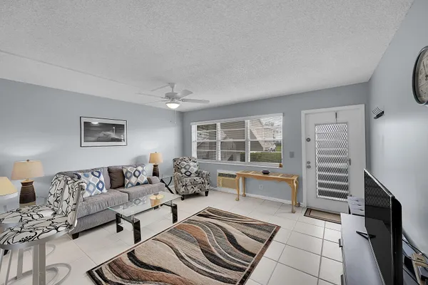 $1,600 | 371 Durham Circle, Deerfield Beach, FL 33442