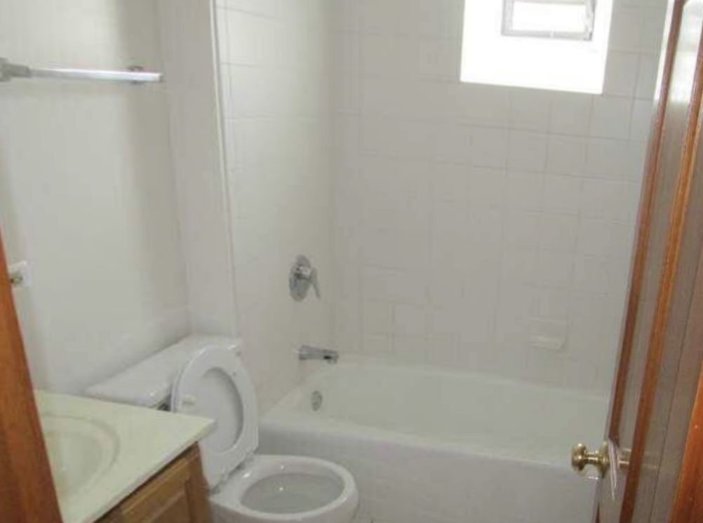 3013 South Wells Street, Unit 2 Chicago, IL 60616 - Photo 11 of 13 a bath room with a toilet and a bath tub