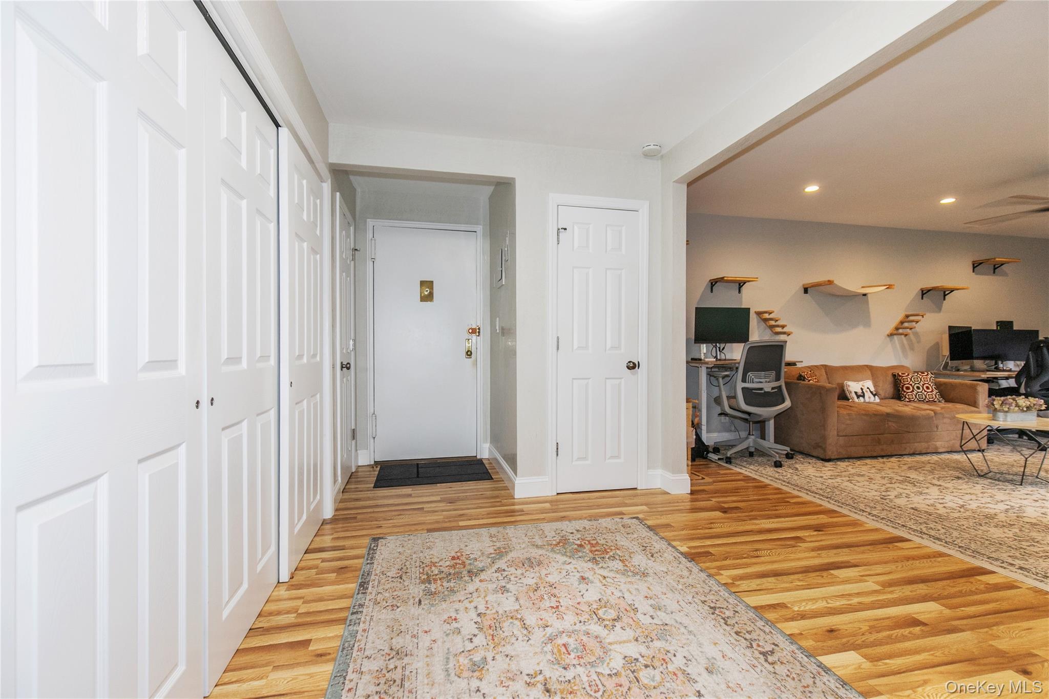 35 Knightsbridge Road, Unit 2B Great Neck, NY 11021 - Photo 7 of 20