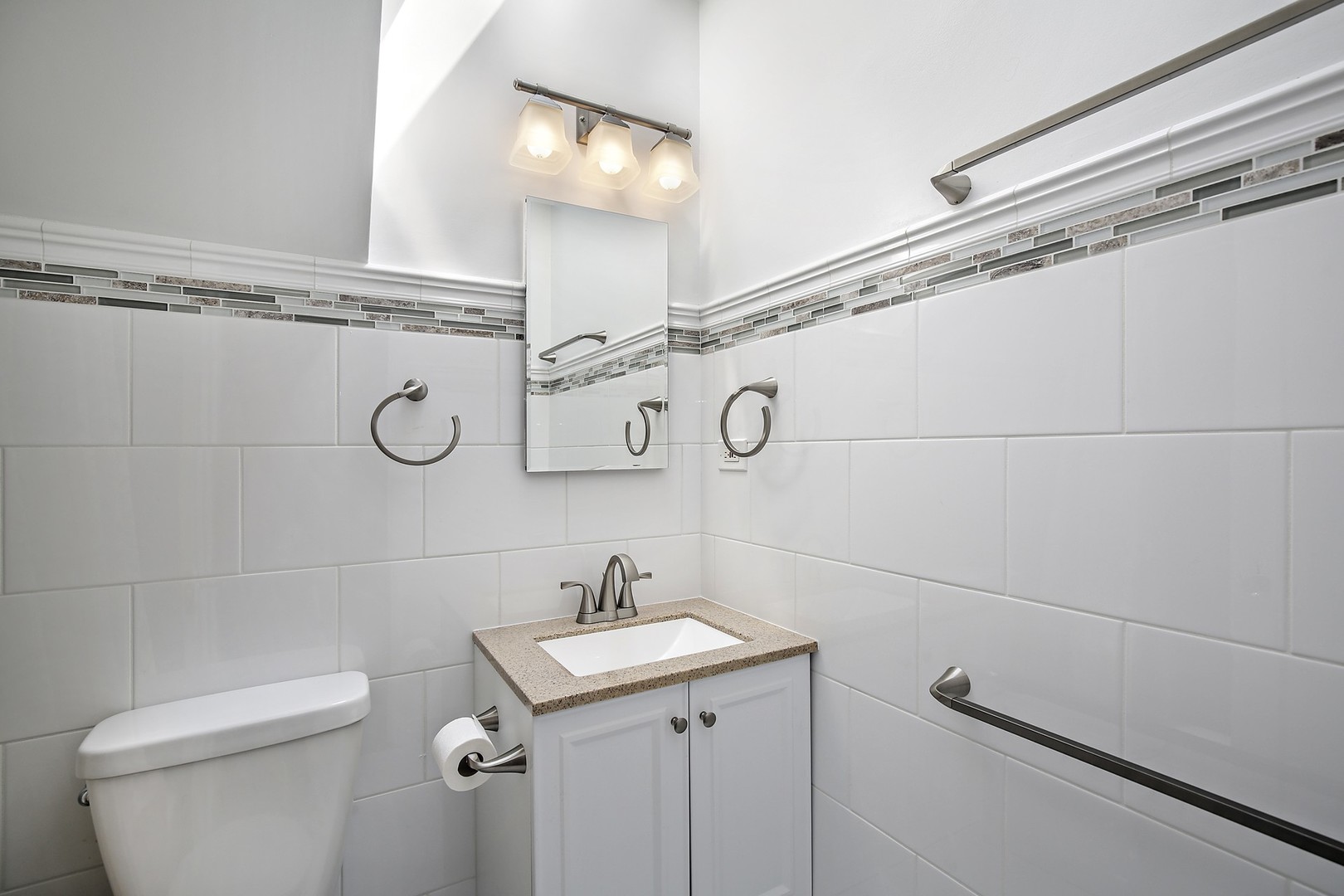 717 Kent Road Kenilworth, IL 60043 - Photo 14 of 19