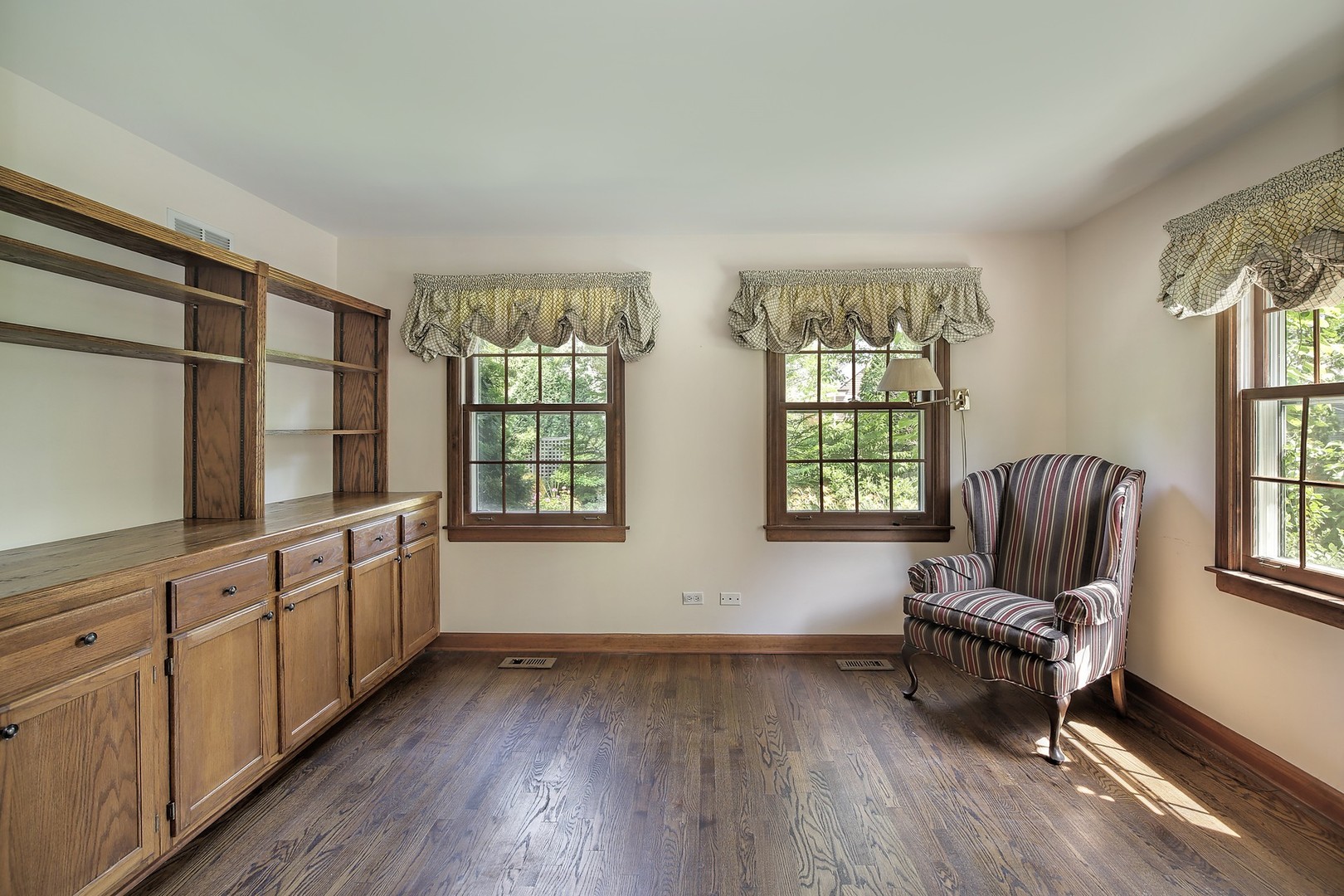 717 Kent Road Kenilworth, IL 60043 - Photo 3 of 19