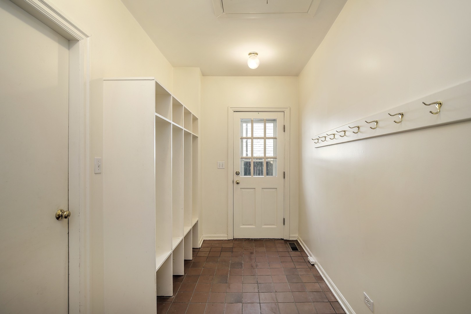 717 Kent Road Kenilworth, IL 60043 - Photo 8 of 19