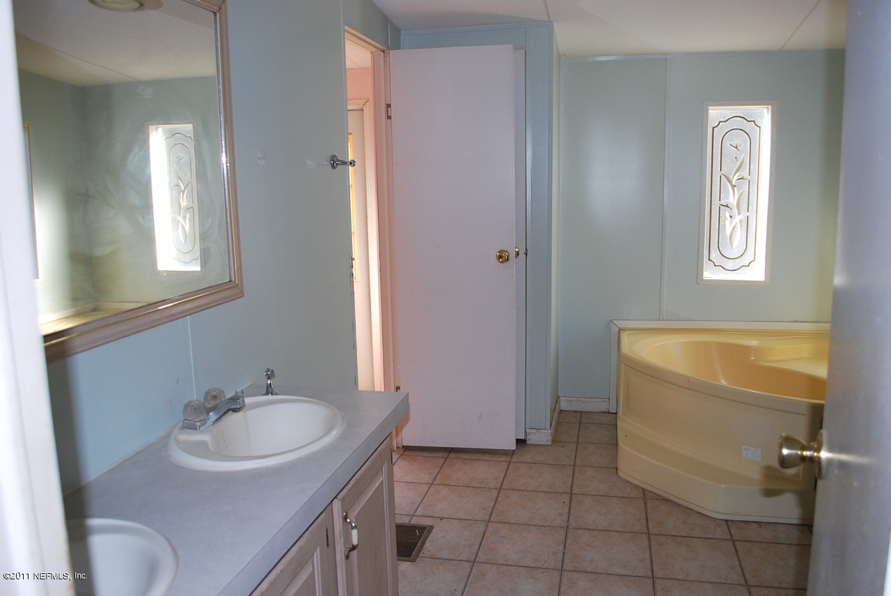 1530 Chaffee Road South Jacksonville, FL 32221 - Photo 15 of 24 Master bath