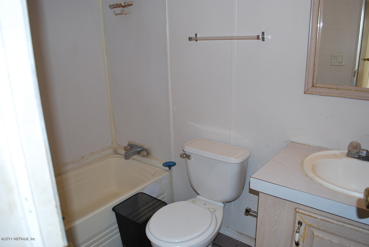 1530 Chaffee Road South Jacksonville, FL 32221 - Photo 16 of 24 Bathroom