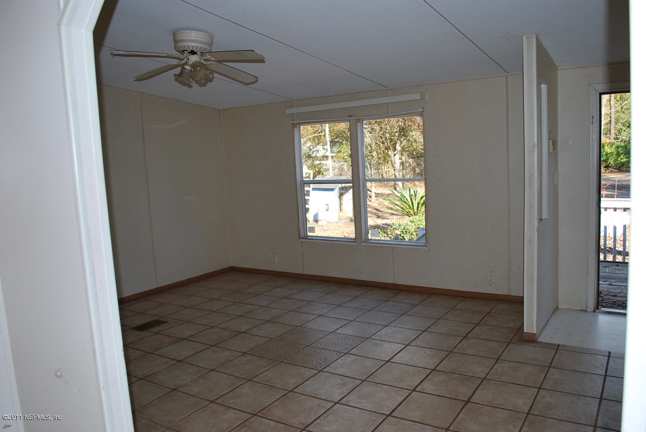 1530 Chaffee Road South Jacksonville, FL 32221 - Photo 3 of 24 Living room