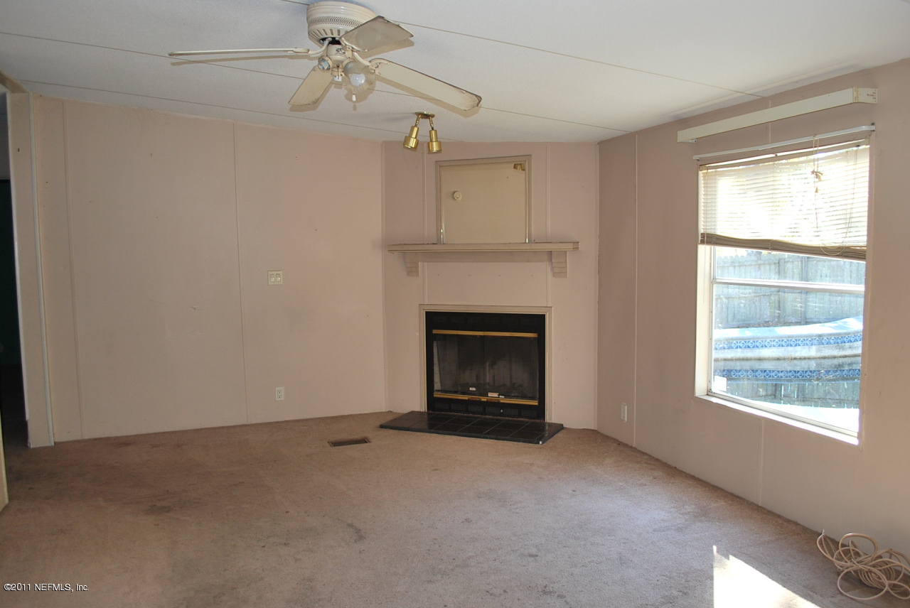 1530 Chaffee Road South Jacksonville, FL 32221 - Photo 5 of 24 Family room and fireplace