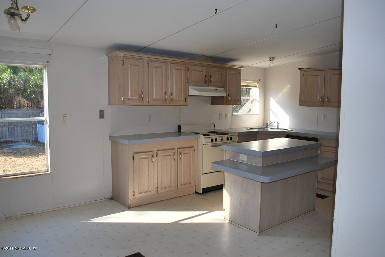 1530 Chaffee Road South Jacksonville, FL 32221 - Photo 7 of 24 Kitchen