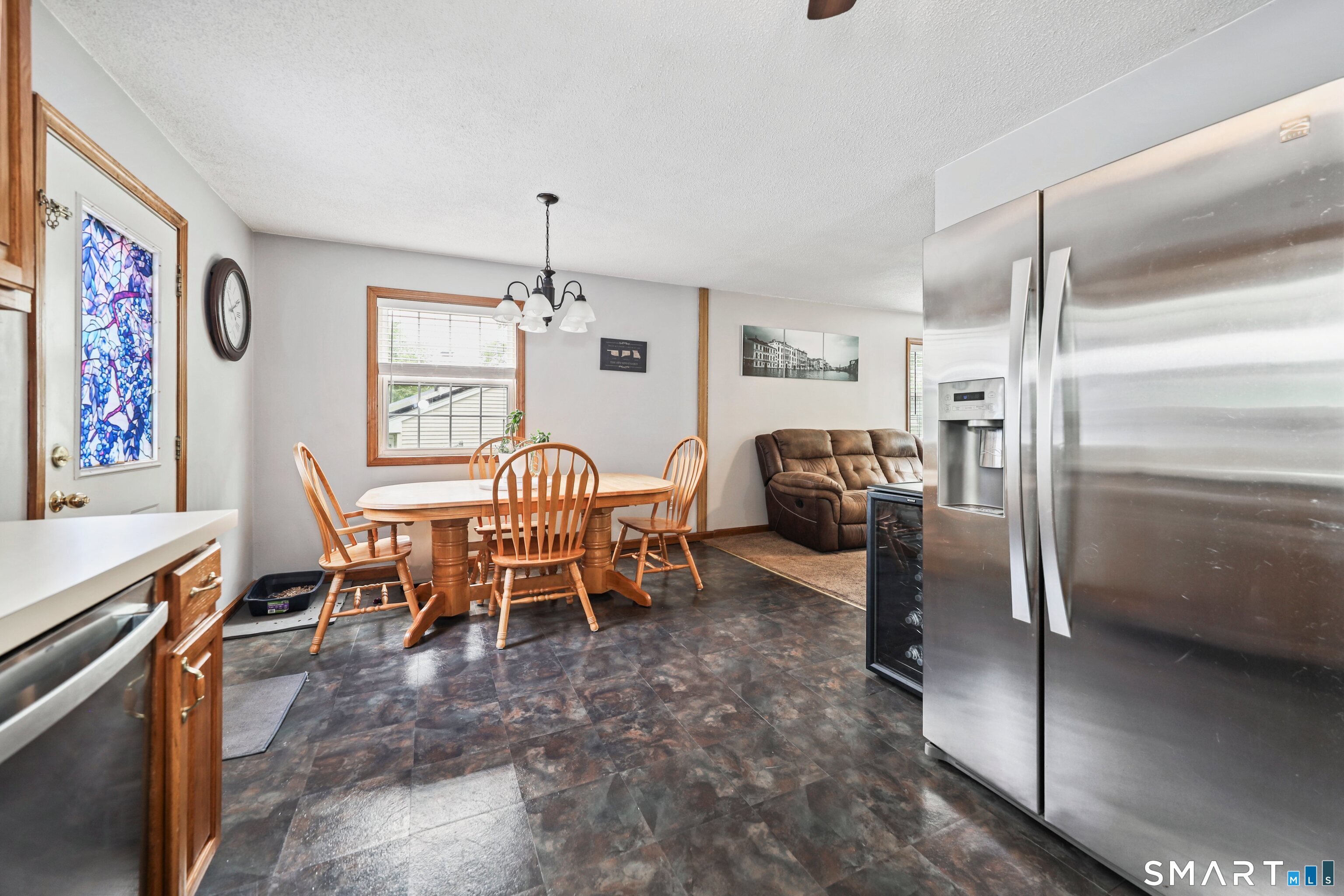 33 Red Robin Road Naugatuck, CT 06770 - Photo 3 of 40