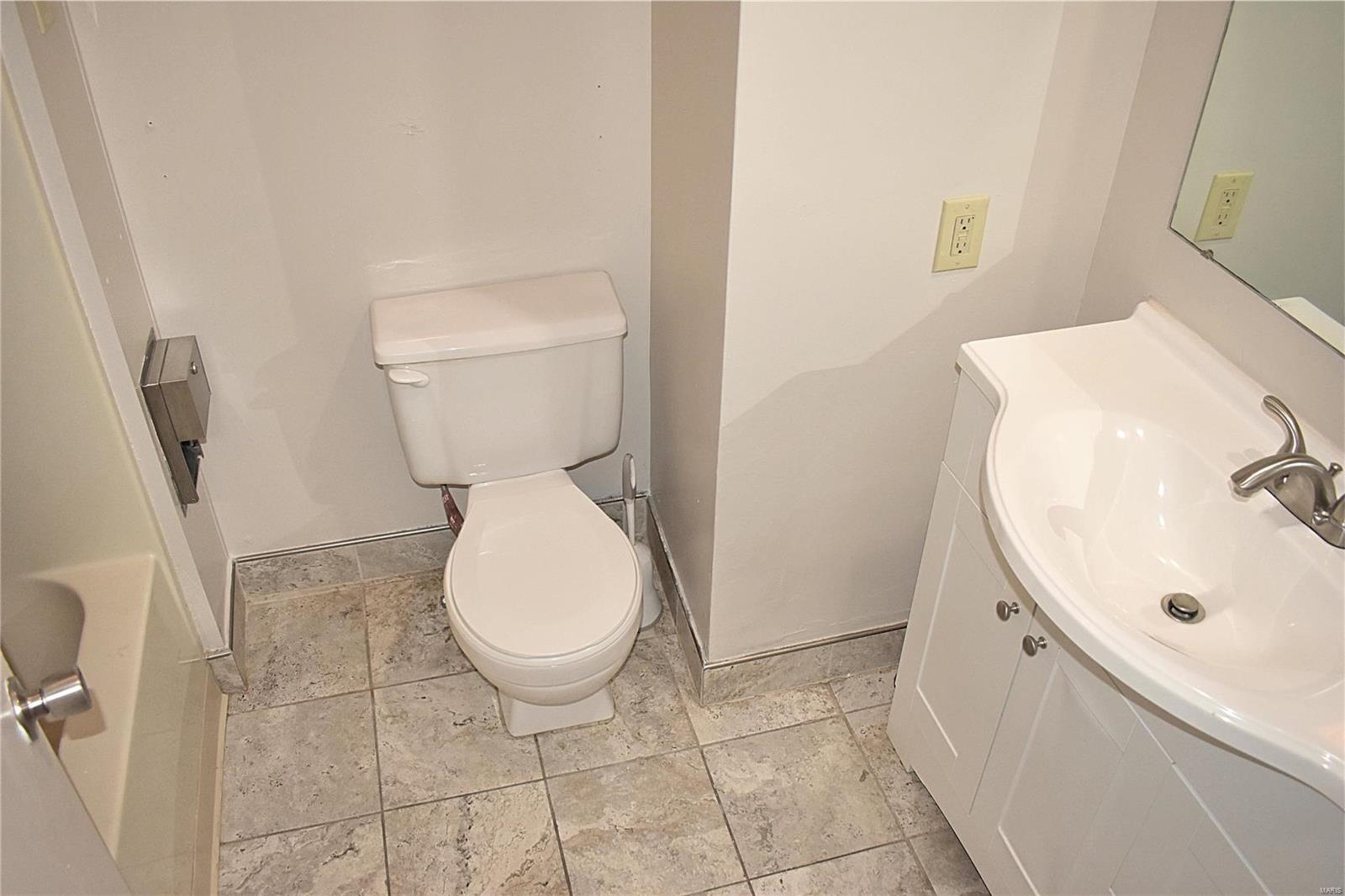 8206 Gravois Road St. Louis, MO 63123 - Photo 14 of 30
