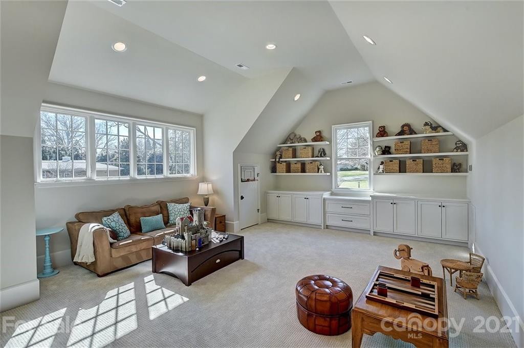 3452 Foxcroft Road Charlotte, NC 28211 - Photo 38 of 48 a living room with furniture