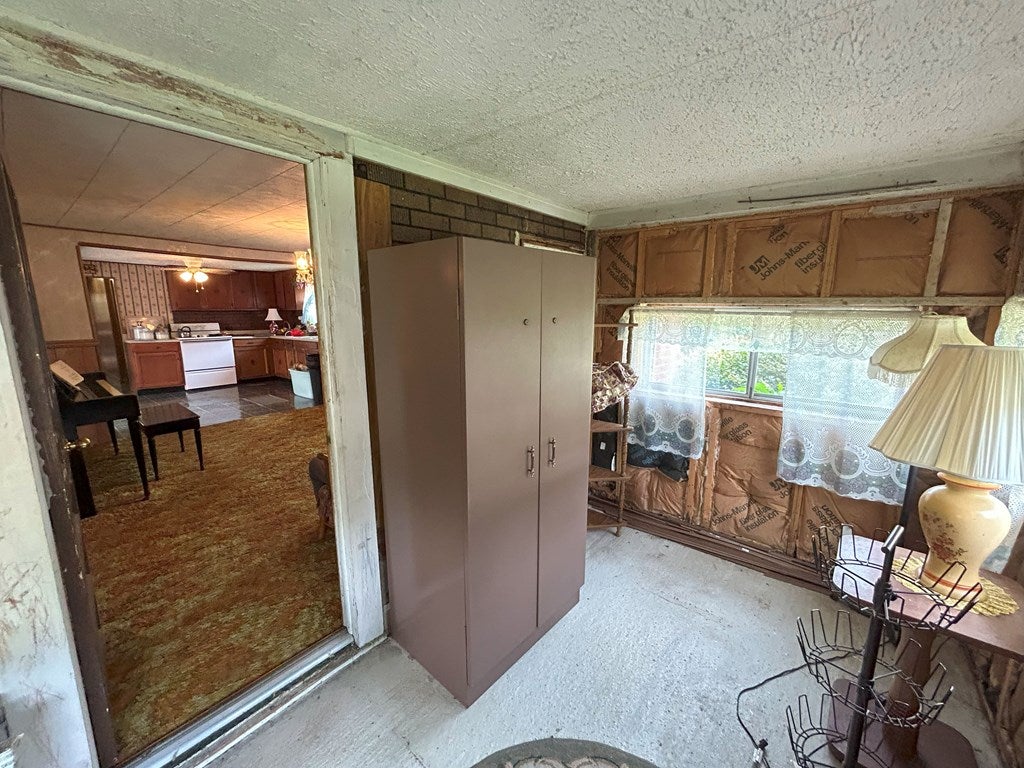 4352 Abbs Valley Road Bluefield, VA 24605 - Photo 4 of 17 Gallery Image 4