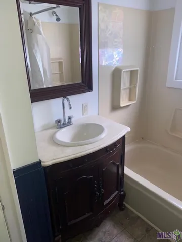 $1,750 | 1325 South Foster Drive, Baton Rouge, LA 70806