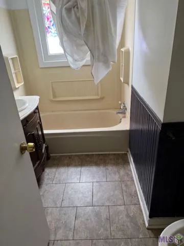 $1,750 | 1325 South Foster Drive, Baton Rouge, LA 70806