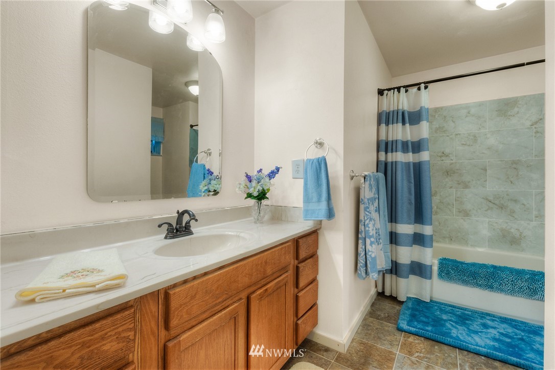 16223 143rd Place Southeast Renton, WA 98058 - Photo 13 of 20 Gallery Image 13
