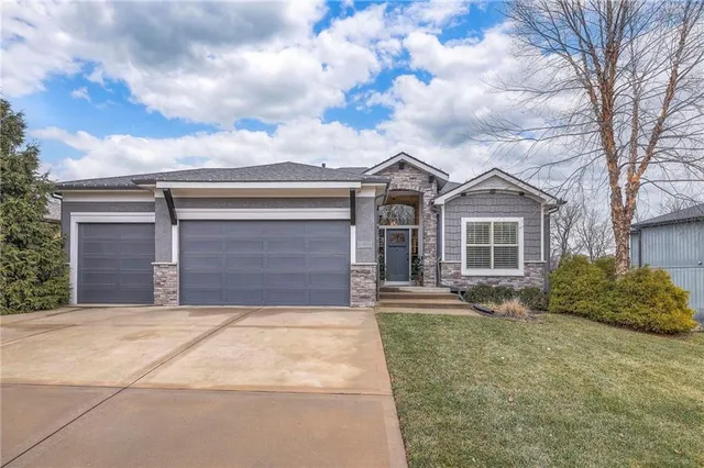 $649,900 | 1537 Woodland Road, Greenwood, MO 64034