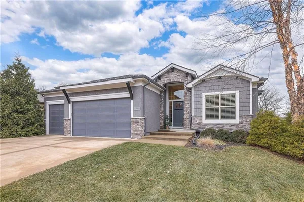 $599,900 | 1537 Woodland Road, Greenwood, MO 64034