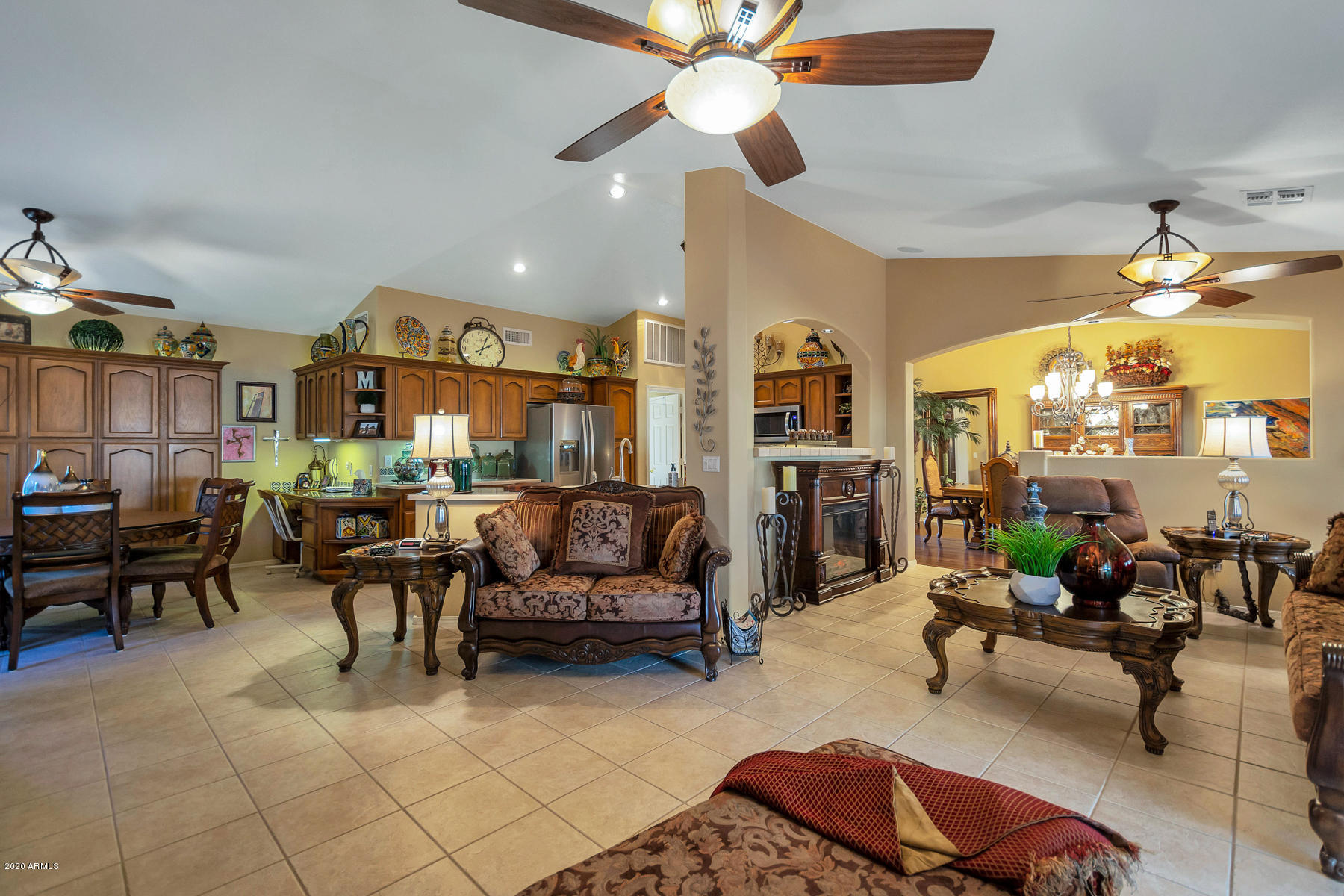 15284 West Piccadilly Road Goodyear, AZ 85395 - Photo 4 of 30 DSC_4364