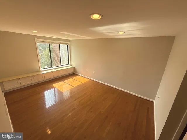 a view of empty room with window