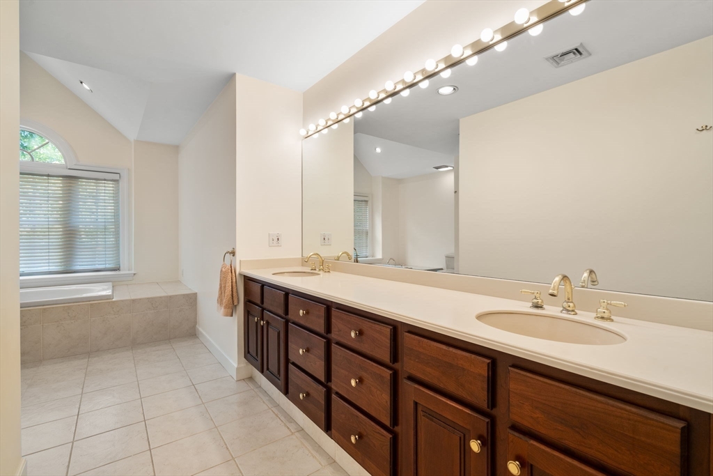 38 Upwey Road Wellesley, MA 02481 - Photo 27 of 40