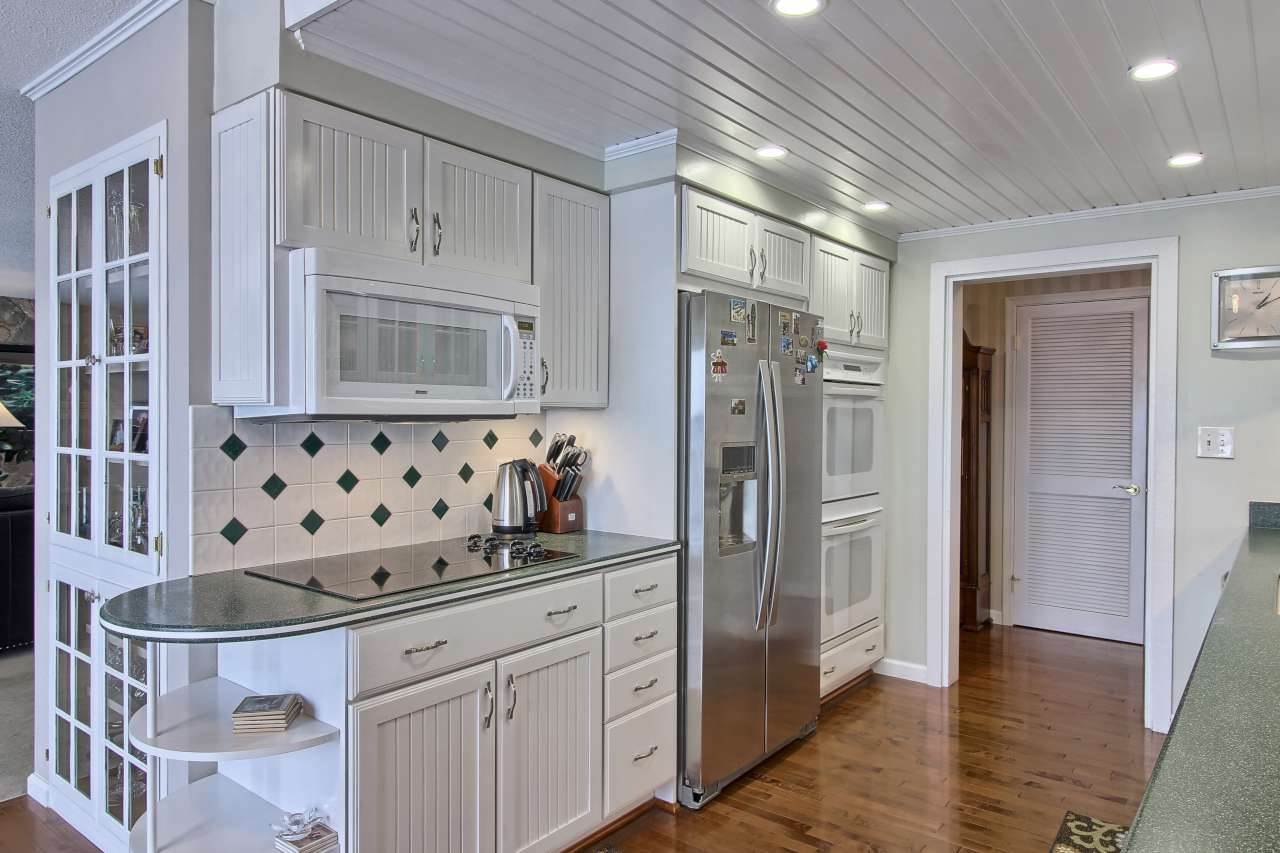 13544 Bluff Road Traverse City, MI 49686 - Photo 7 of 59 1841301-6.JPG