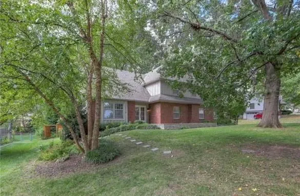 $575,000 | 12716 Oakmont Drive, Kansas City, MO 64145
