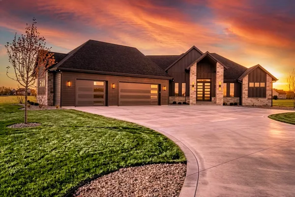 $2,150,000 | N67-w34857 Ireland Drive, Oconomowoc, WI 53066