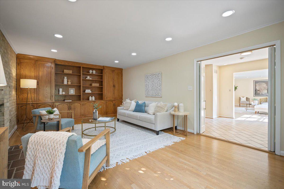 6305 Lenox Road Bethesda, MD 20817 - Photo 18 of 49 a living room with furniture and a large window