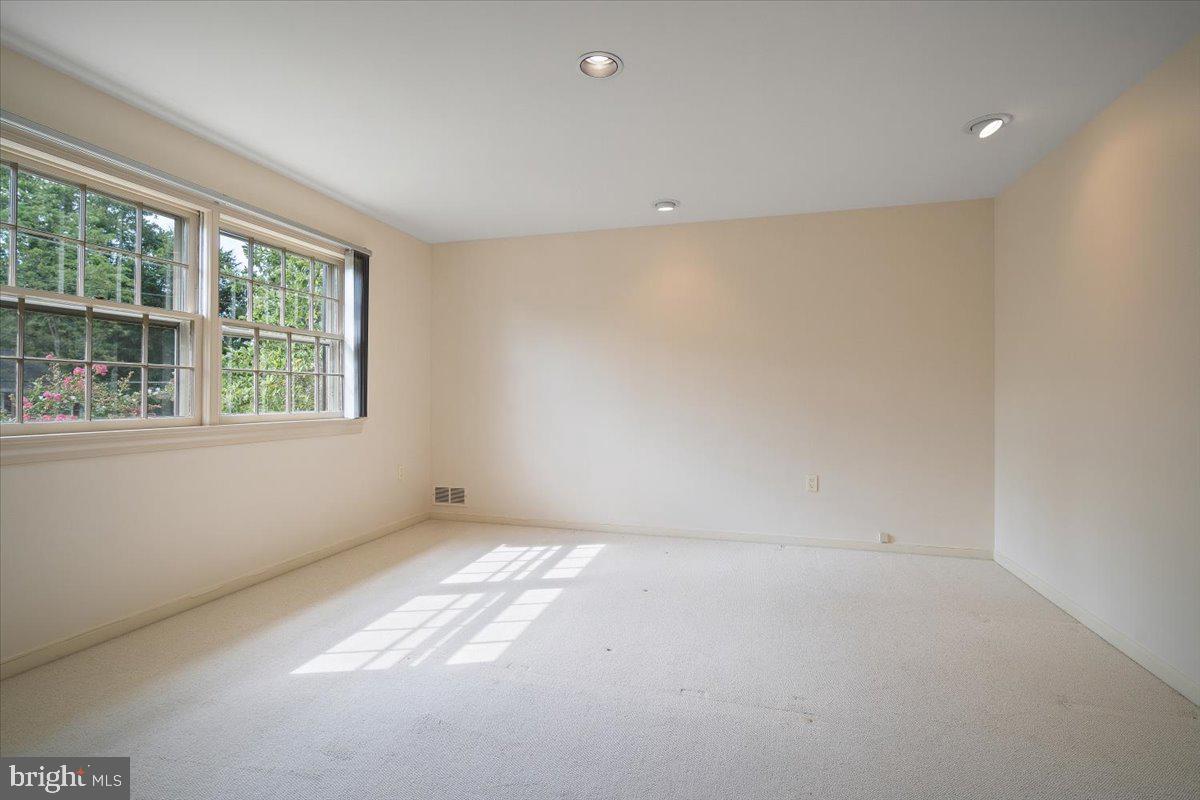 6305 Lenox Road Bethesda, MD 20817 - Photo 32 of 49 an empty room with a window