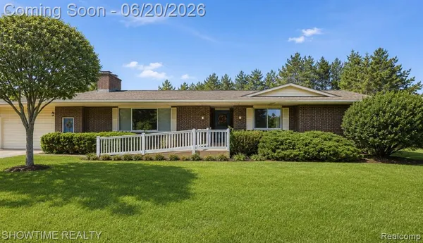 $389,900 | 1661 Madeline Drive, Lapeer, MI 48446