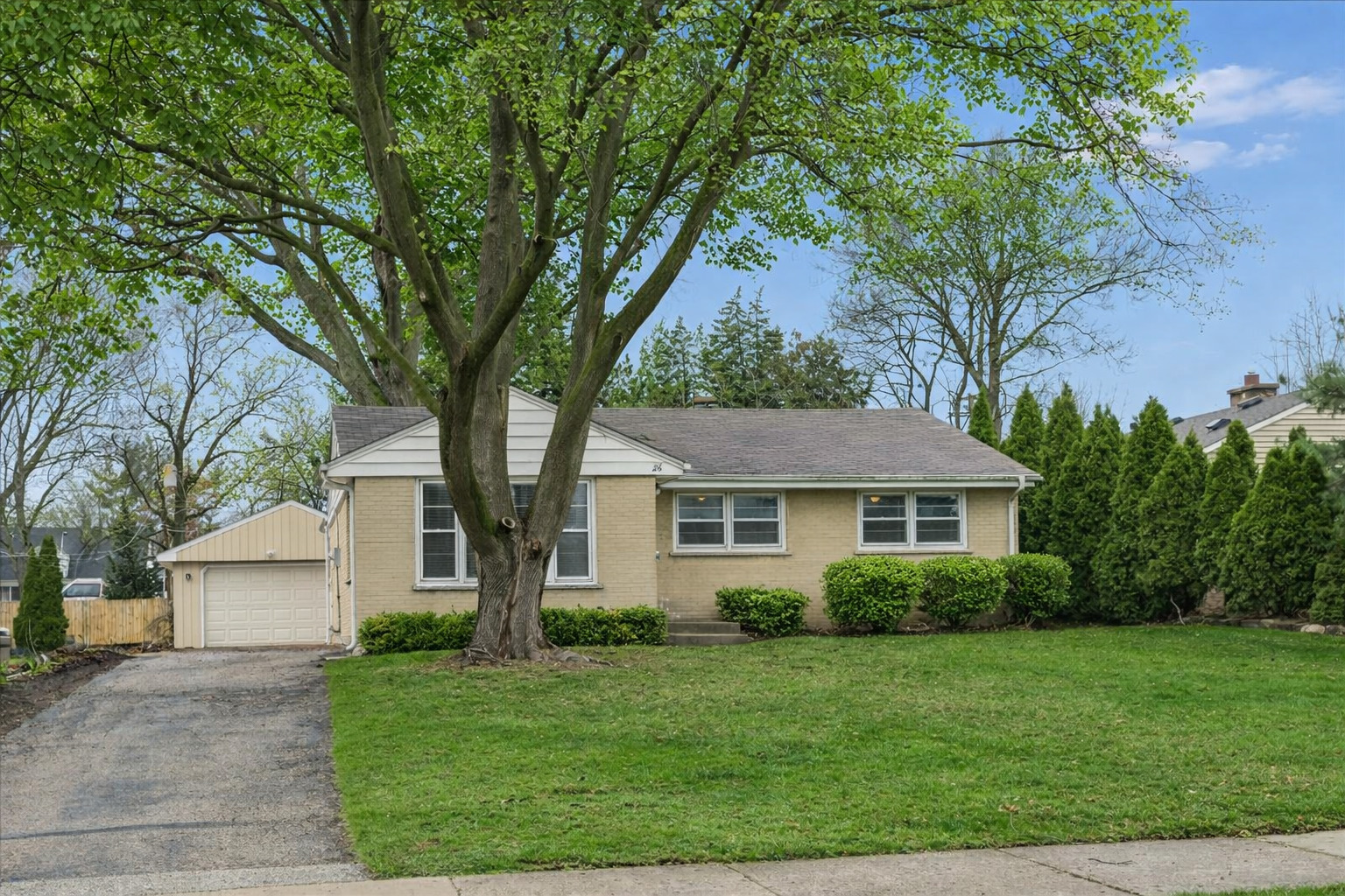26 South Rohlwing Road Palatine, IL 60074 - Photo 1 of 23 Gallery Image 1