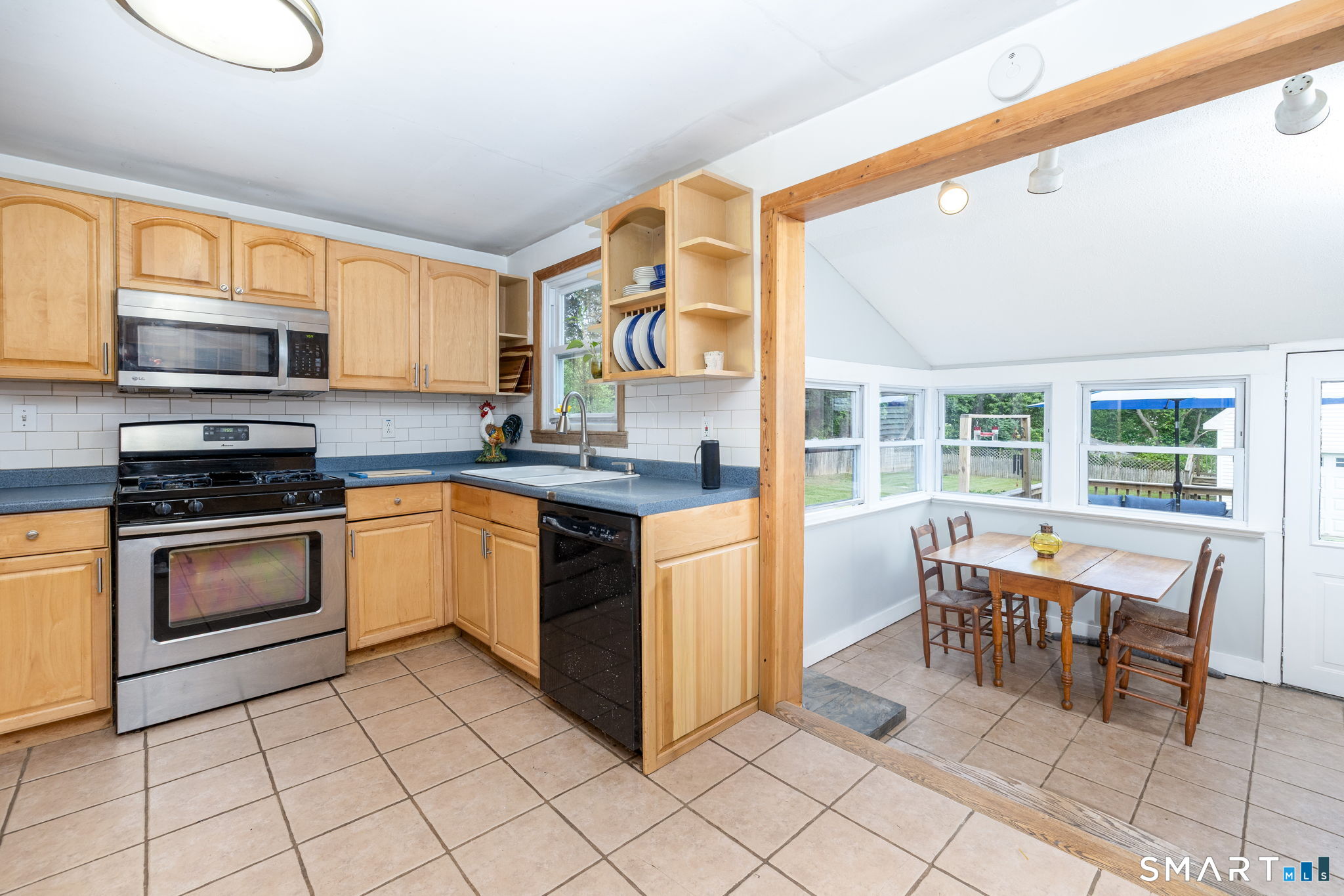 32 Belvedere Road North Haven, CT 06473 - Photo 6 of 40