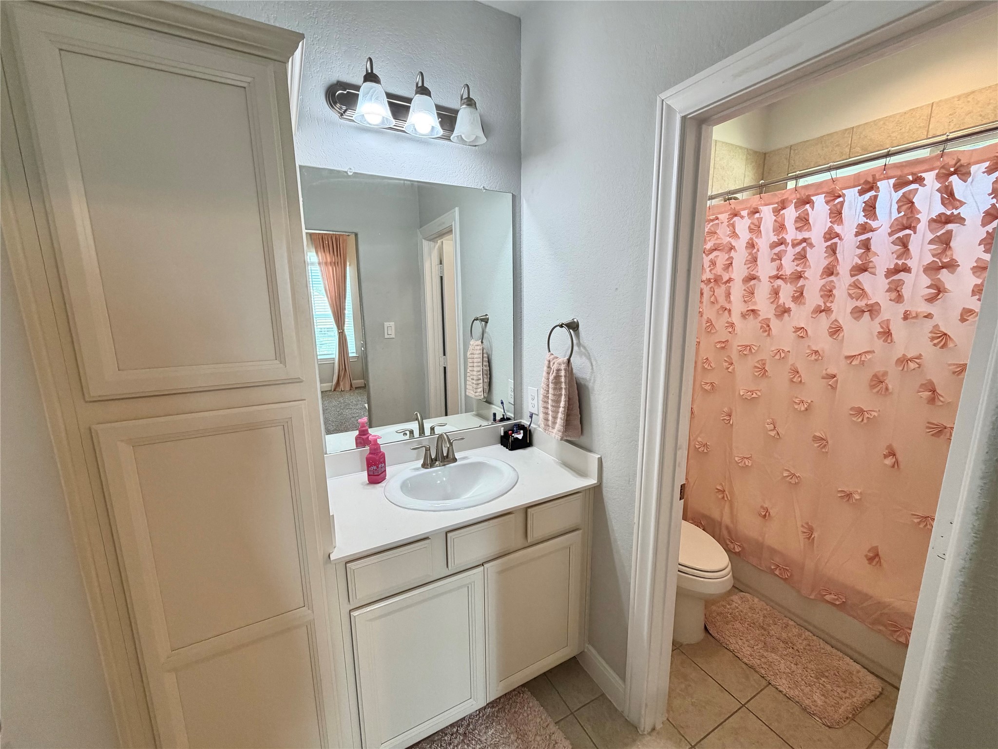 1217 Laurel Loop Angleton, TX 77515 - Photo 33 of 50