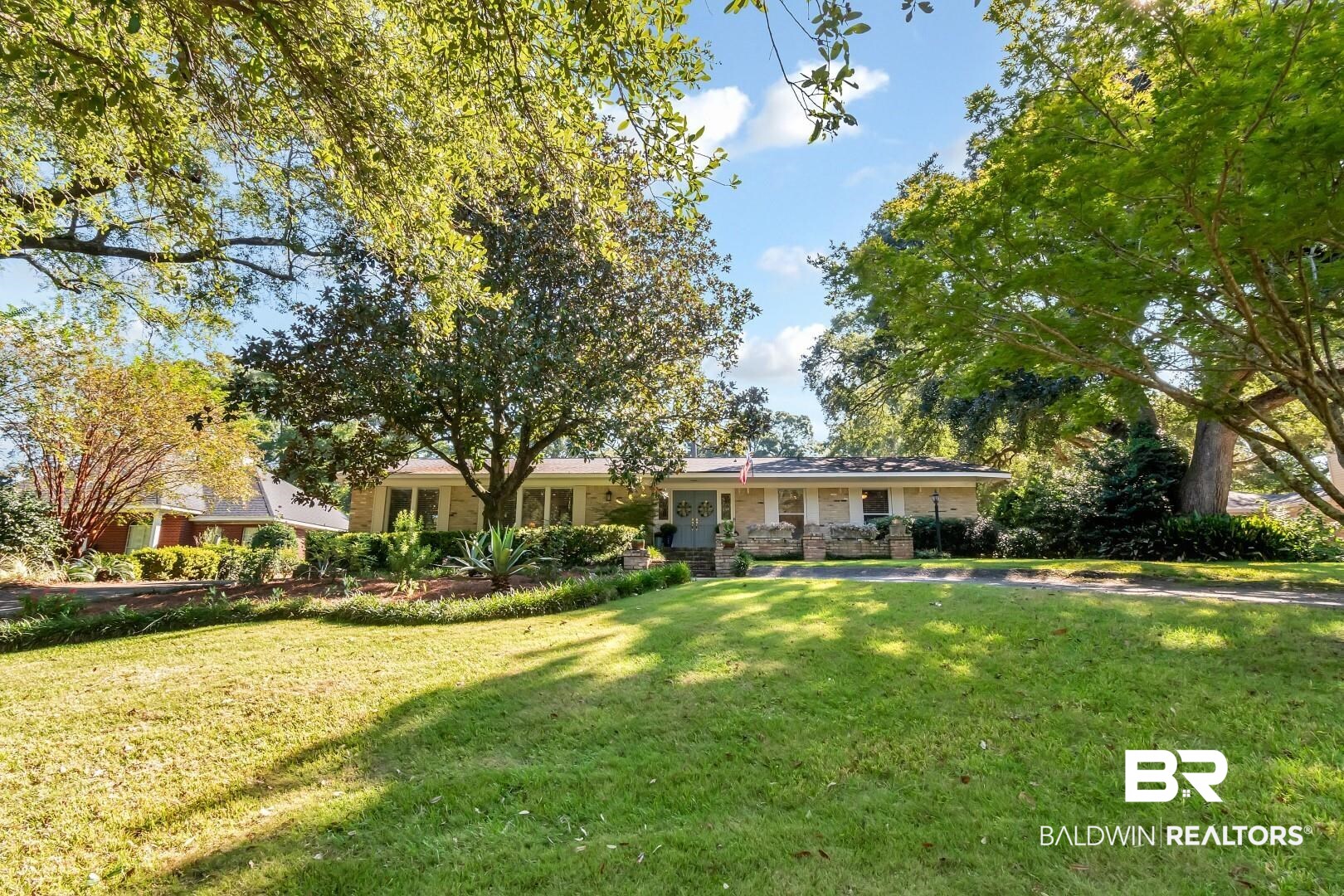 251 Suffolk Road Mobile, AL 36608 - Photo 4 of 53