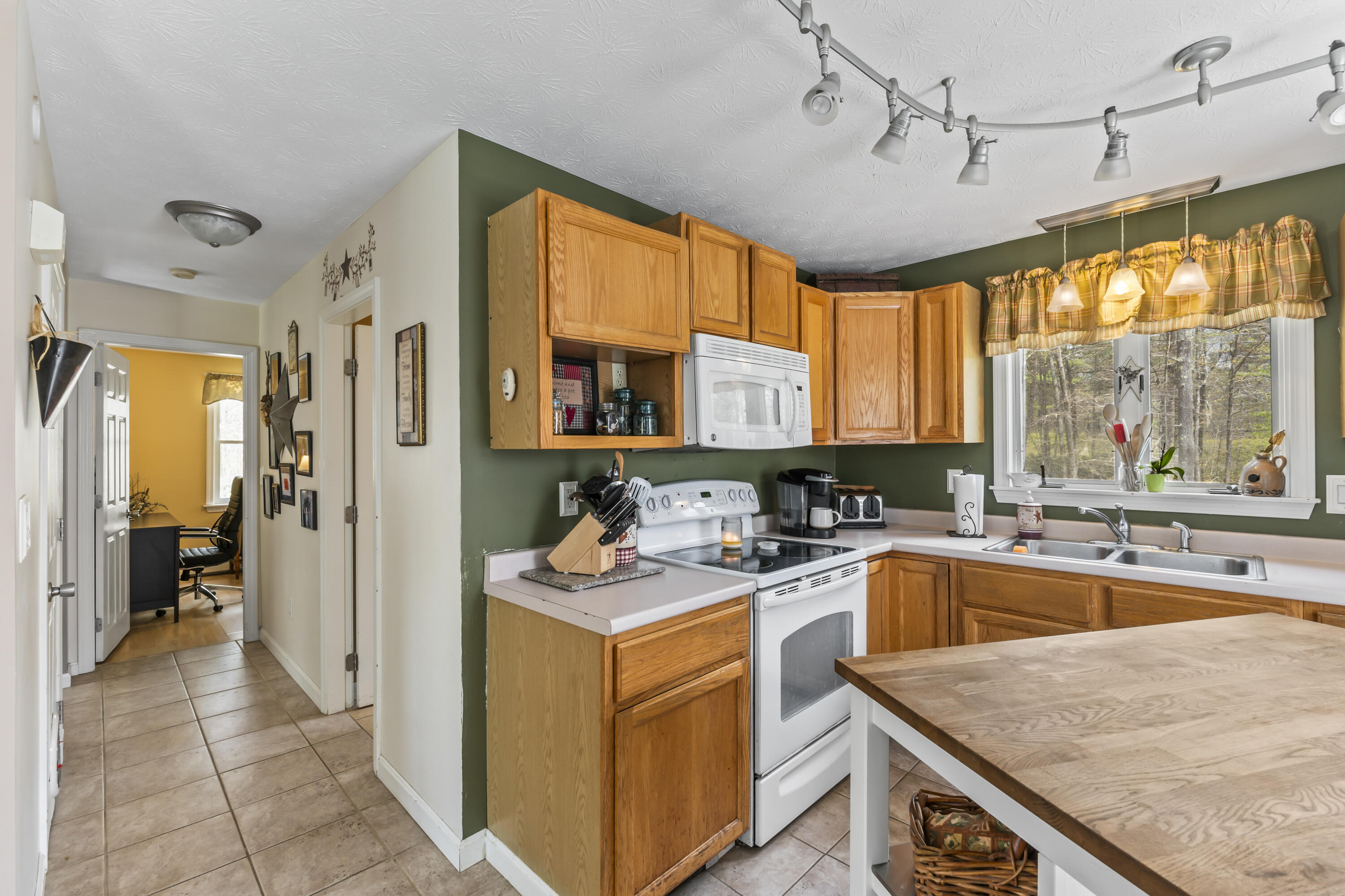 14 Wogan Road Raymond, ME 04071 - Photo 5 of 40 14 Wogan Road Kitchen