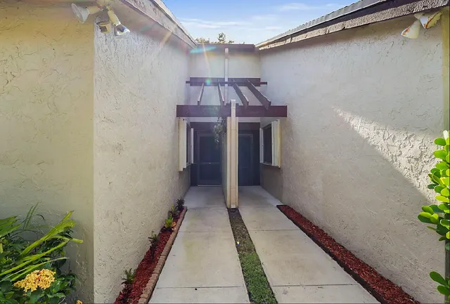 a view of entryway with a flower pot