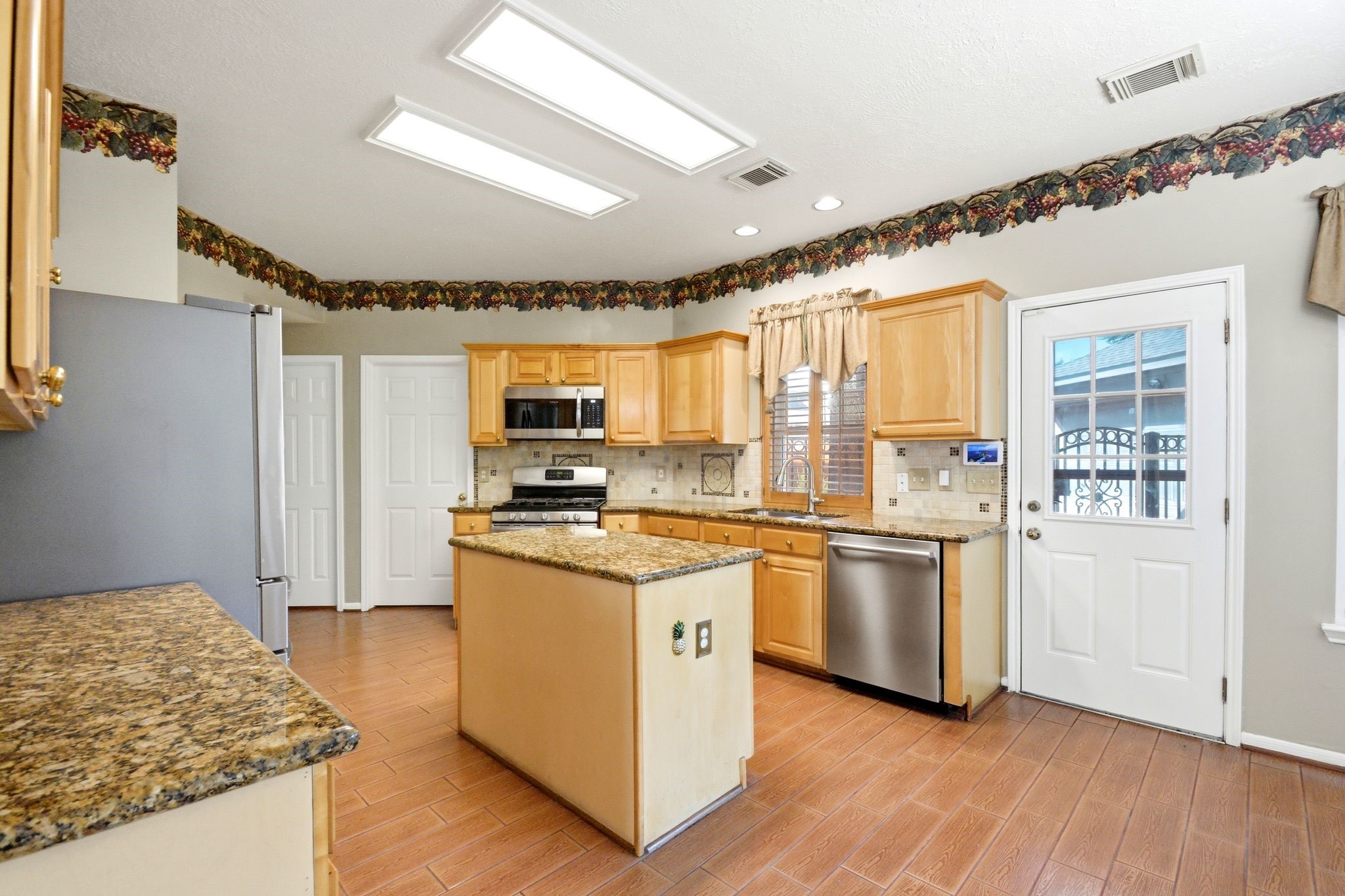 2718 Honeysuckle Walk Spring, TX 77388 - Photo 16 of 44