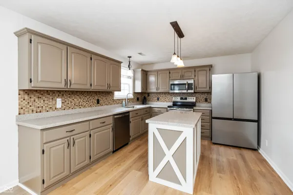 $340,000 | 502 Acorn Drive, Whiteland, IN 46184
