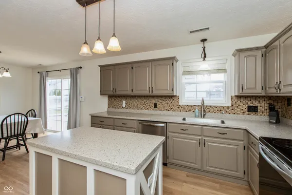 $340,000 | 502 Acorn Drive, Whiteland, IN 46184