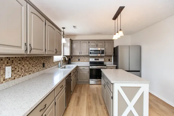 $340,000 | 502 Acorn Drive, Whiteland, IN 46184