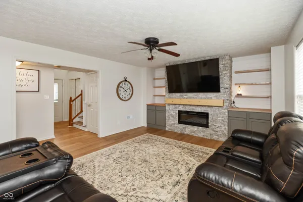$340,000 | 502 Acorn Drive, Whiteland, IN 46184