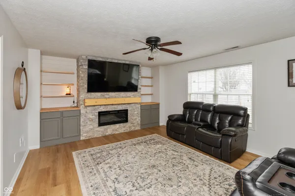 $340,000 | 502 Acorn Drive, Whiteland, IN 46184