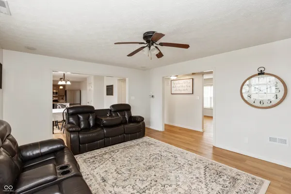 $340,000 | 502 Acorn Drive, Whiteland, IN 46184