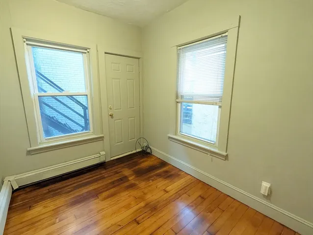 $2,400 | 219 Green Street, Unit 2, Cambridge, MA 02139