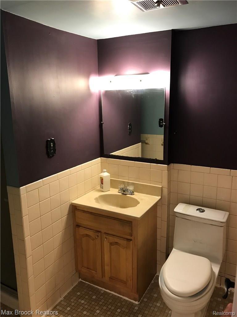115 Stark Road Rochester, MI 48307 - Photo 6 of 8 IMG_5143 (1).JPG