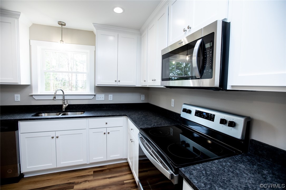 4086 Pin Oak Road Prospect, VA 23960 - Photo 8 of 44 a kitchen with granite countertop a stove a sink and a microwave