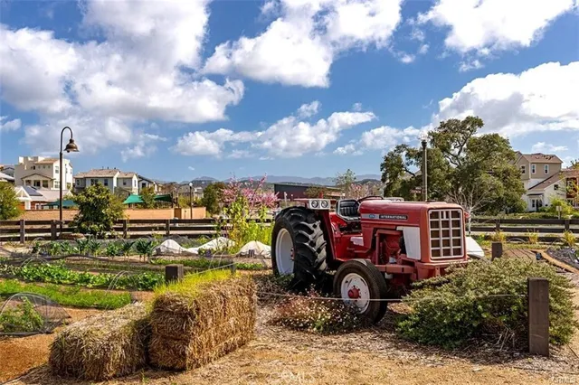 a view of a water fountain in the backyard of a building