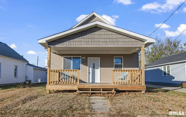 $110,000 | 204 East Madison Street, Girard, IL 62640
